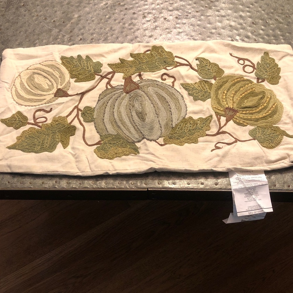Pier 1 Harvest pumpkins on Cream Cotton/Linen Fabric pillow case 12x24”